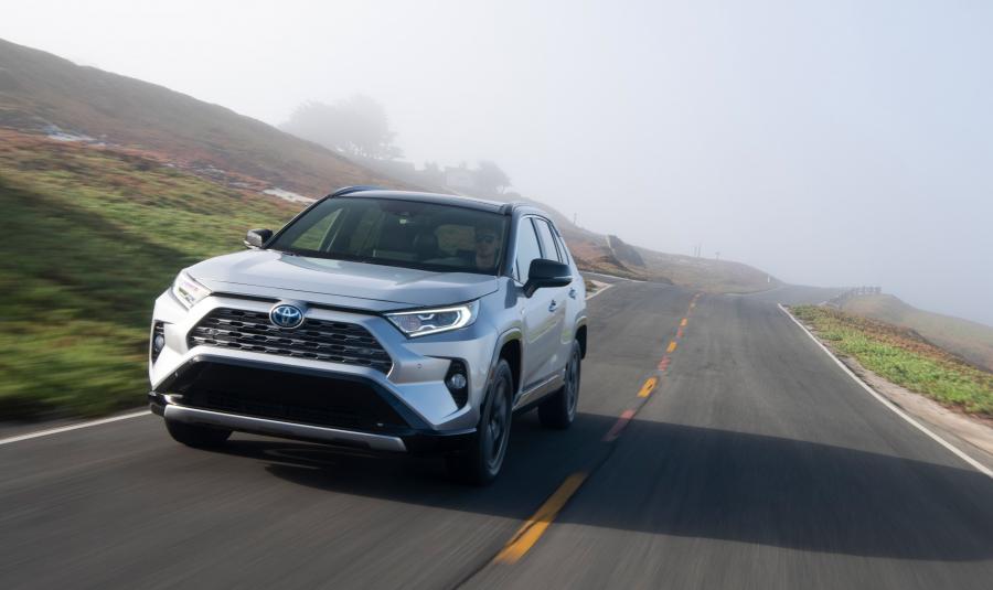  Toyota RAV4 XSE Hybrid 2018 года  (NA) (фото 43 из 71)